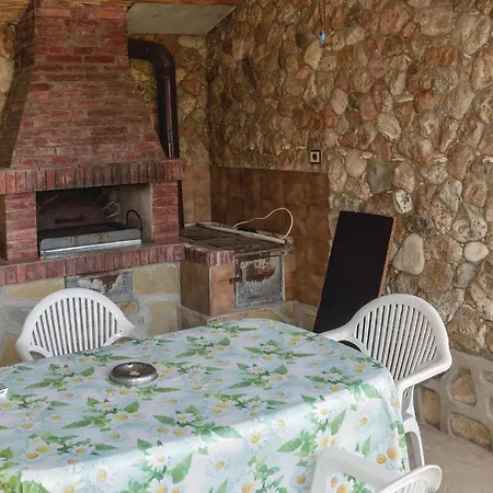 Three-bedroom Holiday In Krapets