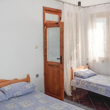 Three-bedroom Holiday In Krapets クラペッツ