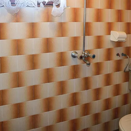 Three-bedroom Holiday In Krapets